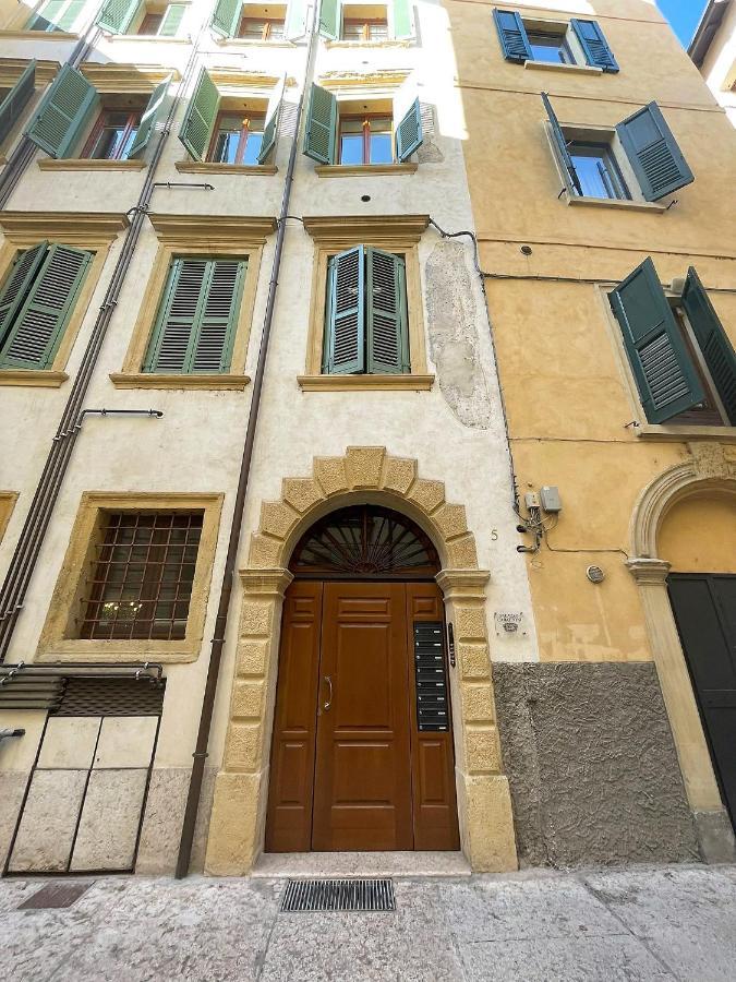 Magnolia Home - Piazza Delle Erbe Verona Exterior foto